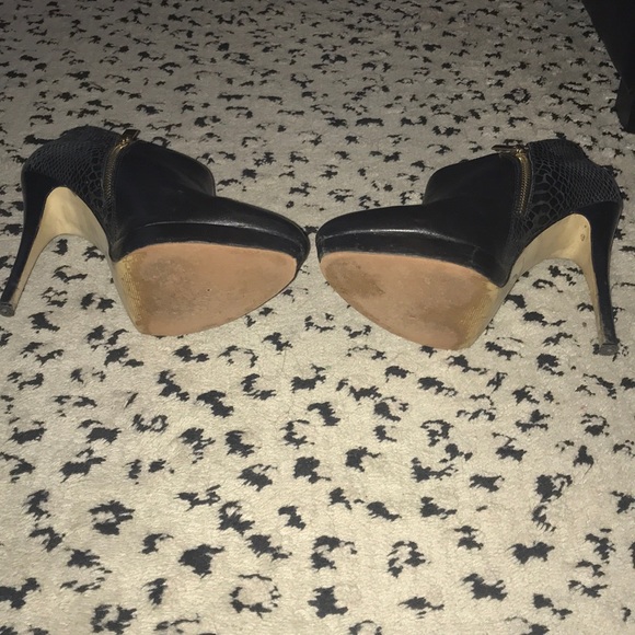 Gorgeous MICHAEL Michael Kors black heeled booties - Picture 4 of 4